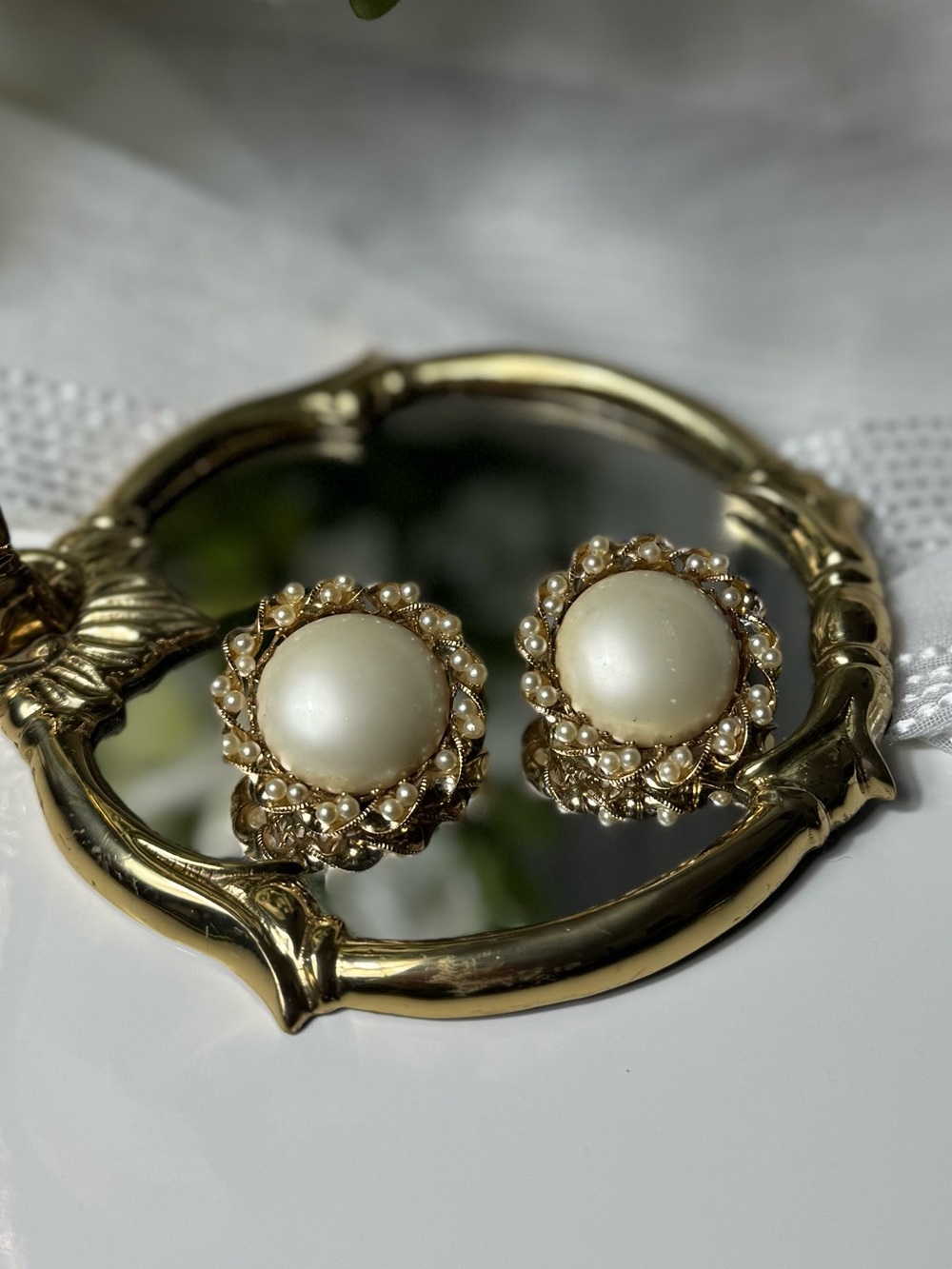 Vintage Pearl and Gold Women's Earrings Clip On grandma core Pinterest - Picture 9 of 16